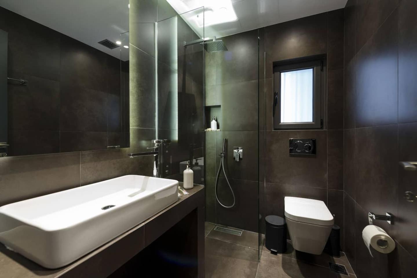 Ma Maison Nο 1, Penthouse, Acropolis And Lycabettus View, Ultra High Speed Internet 300 Mbps, 15' To Acropolis By Metro, 1' From Metro Station Atenas Exterior foto